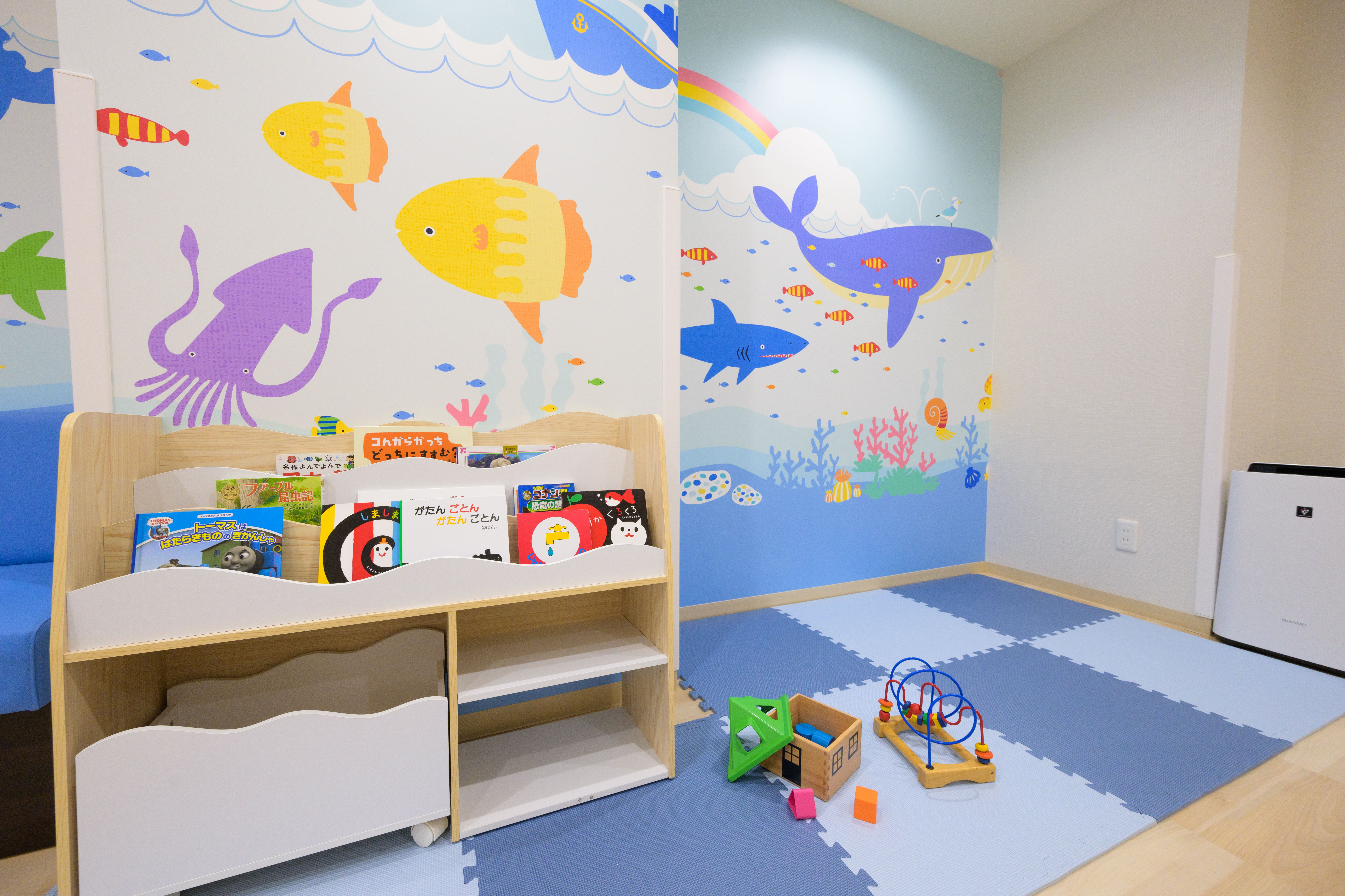はまっここどもクリニックの院内風景・プレイルーム（横浜市都筑区センター北）